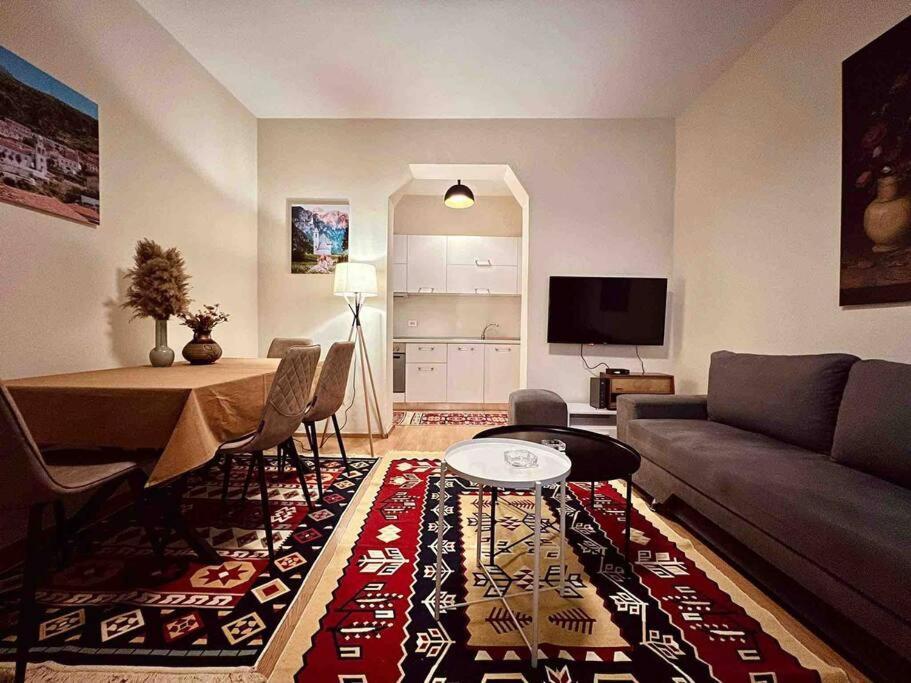 Zarlett House, Pazari Ri ,Villa With Garden,Parking Tirana Zewnętrze zdjęcie